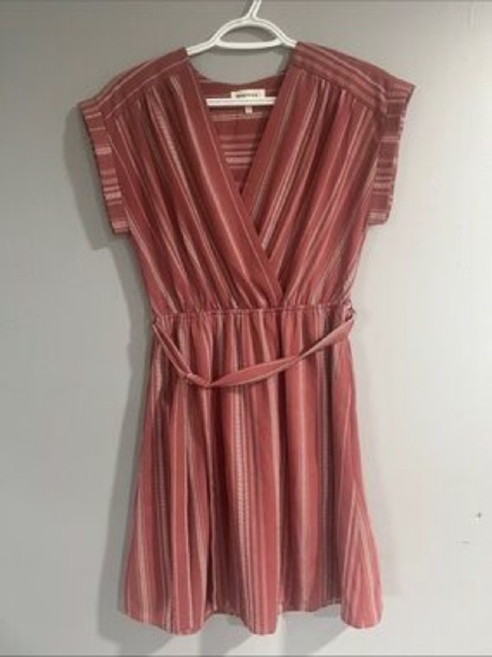 Monteau Los Angeles pink and white striped v-neck mini dress size medium